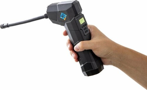 電動エアコンプレッサーだと空気入れが段違いでラク! イメージ