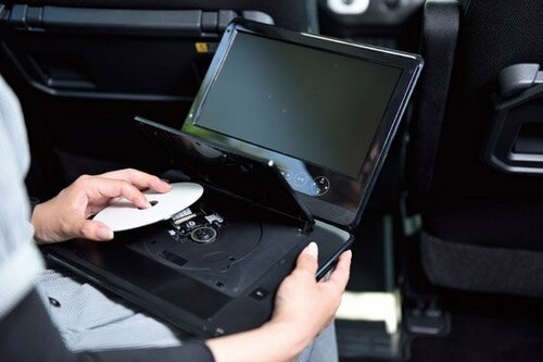 車の中でもBlu-rayが電源なしでも楽しめる