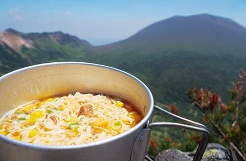 お気に入りのカトラリーで食べる“野外でごはん”は最高においしい! イメージ