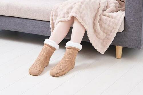 肉厚の裏ボア素材で極上のあたたかさ！ ルームソックスおすすめ イメージ