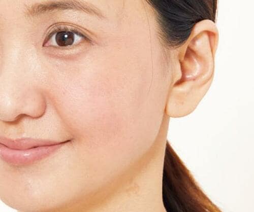 くすみになじむ血色ピンクでややマット仕上げのマキアージュ
