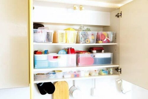 [テクニック2] かさばる水筒や お弁当グッズは大容量ケースに イメージ