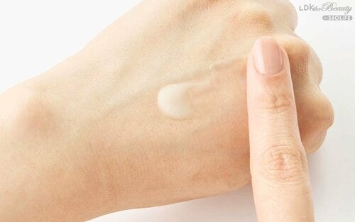 使用感：スーッとなじんでベタつきレス 美白美容液おすすめ イメージ