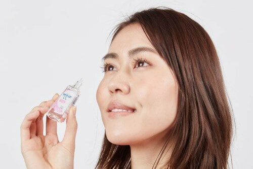 【目薬の基本】点眼後、目を「ぱちぱち」するのは逆効果!?
