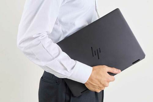 マットな質感の金属筐体で 頑丈だが持ち歩くにはやや重い 小型ノートPCおすすめ イメージ