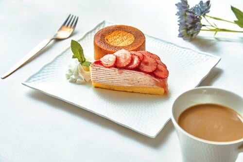 ジノリのような高級感をにじませるスクエアプレート