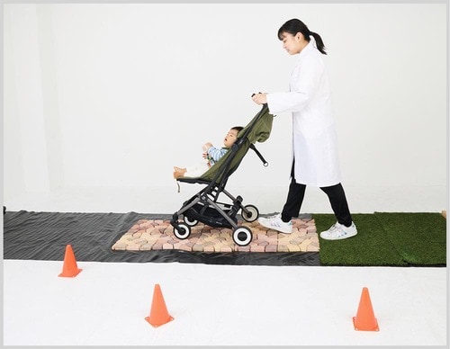 走行・操舵性能：押しやすさや段差の越えやすさなどはどうか B型ベビーカーおすすめ イメージ2