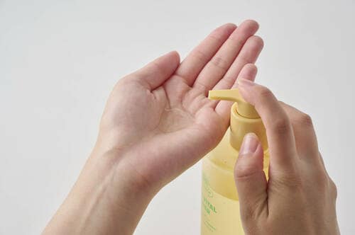 使用感： 軽い力で適量が出せる シカ化粧水おすすめ イメージ