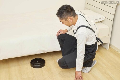 掃除をサボりがちなベッド下に◎ ダイソーのロボット掃除機おすすめ イメージ