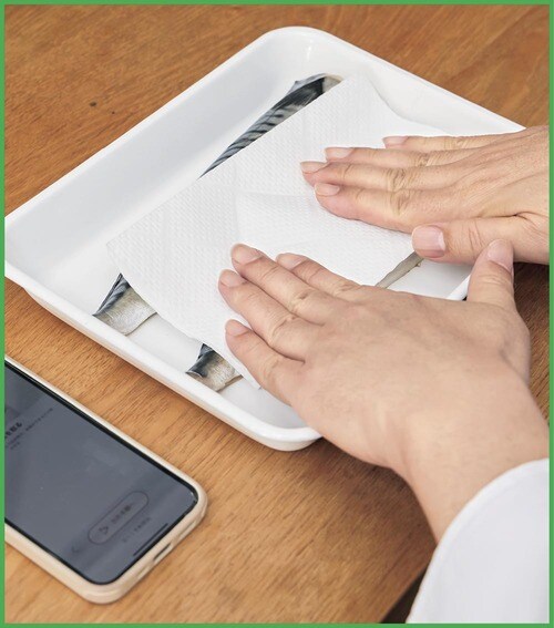 STEP3:くさみの原因になる水分を拭き取る