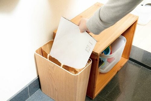 郵便物は玄関で仕分けてサッと処分リビングをDMで散らかしません イメージ2