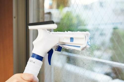 プロの窓掃除をマネできる！アズマ工業のガラスワイパー イメージ3