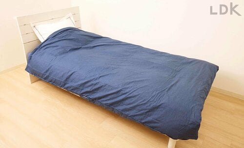 5:ジッパーを閉じて全体的にならす ニトリの掛け布団カバーおすすめ イメージ
