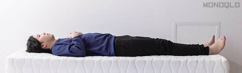 【寝返りのしやすさ】寝返り時も主に腰に負担がかかる 脚付きベッドマットレスおすすめ イメージ