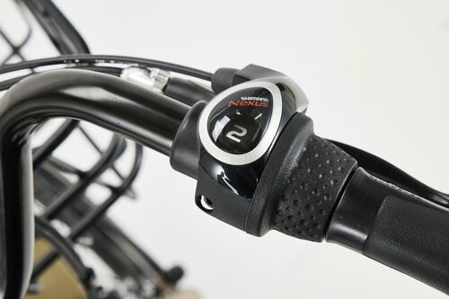 前カゴの底がワイヤータイプなのは残念 電動アシスト自転車おすすめ イメージ2