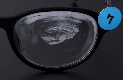 くもりは取れずクロスも拭きにくい メガネ用曇り止めおすすめ イメージ