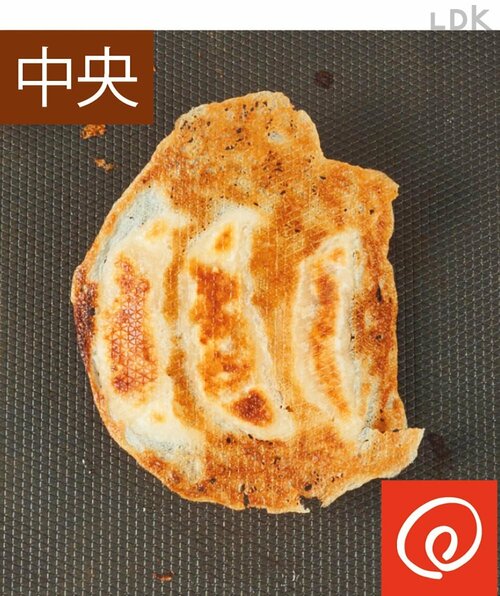中央で焼いた餃子の仕上がり ホットプレートおすすめ イメージ