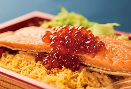 別容器に入った“後のせ”いくらは、味もプチプチ食感も文句なし 羽田空港の空弁ベスト10おすすめ イメージ