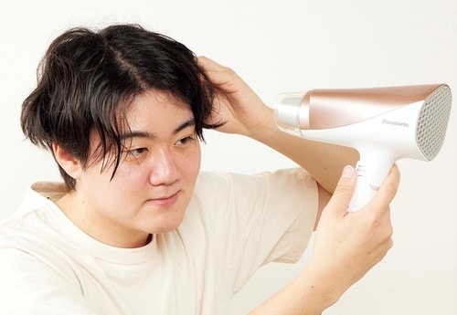 6:ドライヤーで乾かす メンズヘアミルクおすすめ イメージ