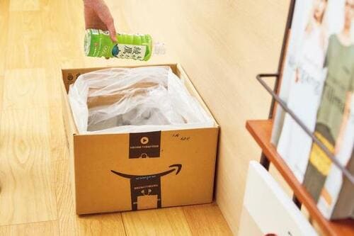 意外と部屋になじむ！ ダンボールは臨時ゴミ箱に最適 イメージ