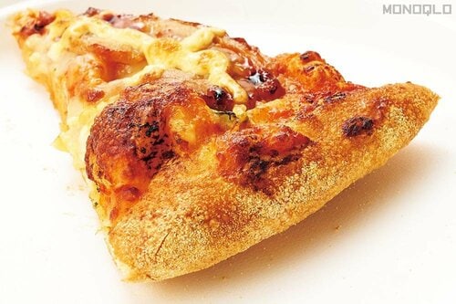 焦げ目はしっかりしていて香ばしさが広がる ドミノピザ「炭火焼チキテリ(Mサイズ)」おすすめ イメージ