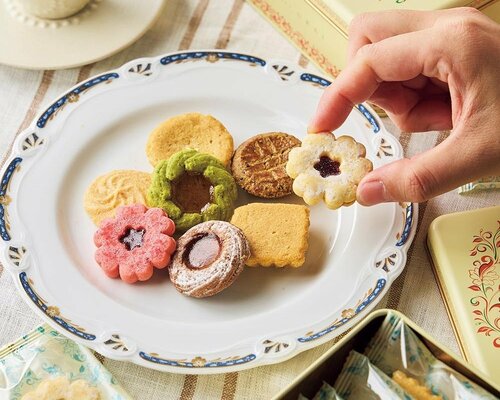 複雑な構成の味わいに感動! アトリエうかい「フールセック・アソルティ缶 東京駅限定 8個入り」 東京駅で買えるお土産おすすめ イメージ