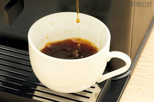 背の低いカップだと抽出時に飛び散る 高級コーヒーメーカーおすすめ イメージ