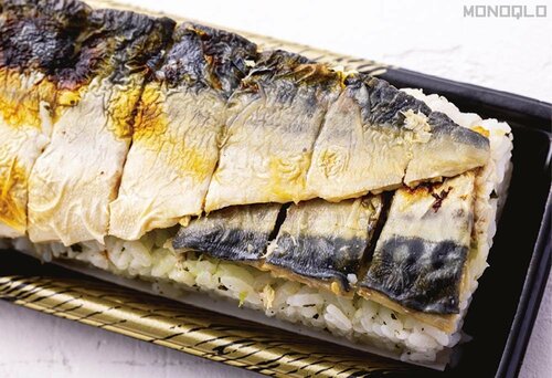 3:尻尾側は2枚重ねで最後まで鯖たっぷり! 番匠本店「おとなの焼き鯖寿し」おすすめ イメージ