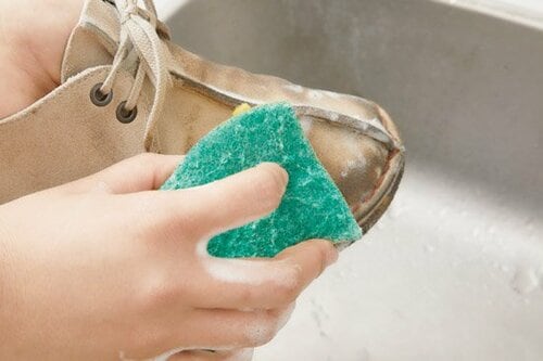 【革用洗剤】本革も合皮も自宅で洗える「革るん!」