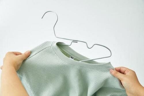 C評価: 首元を伸ばさずにかけられるフック下に凹みがあるニトリ イメージ3