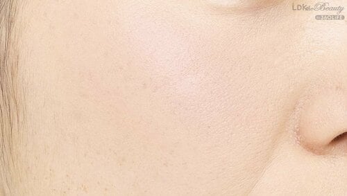 STEP4：パウダーで完成 コーラルチークおすすめ イメージ