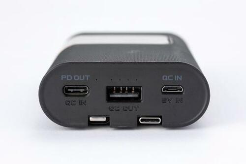 ケーブル内蔵で即充電可能毎日持ち歩くならおすすすめです イメージ