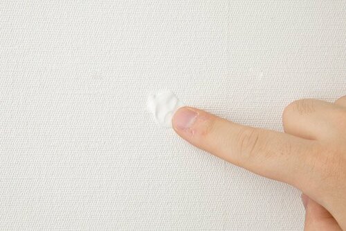 クロスの模様まで再現!壁補修の新定番アイテム
