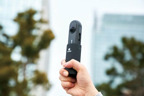 スマホ直挿しだけでなく使い方色々ドローンで一周したような映像が簡単に撮れます
