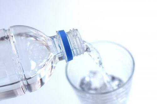 化粧水の重ね塗りより、まずはお水を飲むべし!