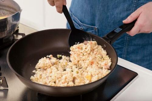 菜箸・ヘラなど1本で何役もこなす無印良品のシリコーンスプーン イメージ2