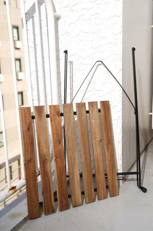 木の表情とフラット収納が魅力IKEAの“折りたたみテーブル” イメージ2