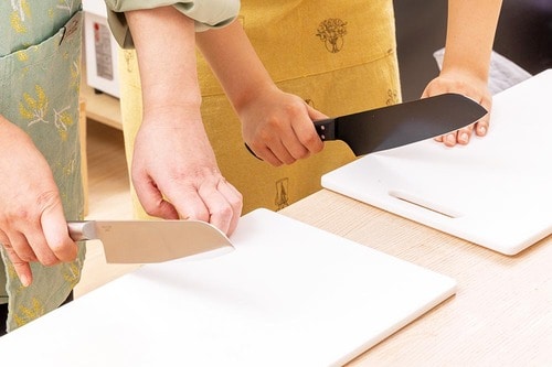 ②切れ味の持続性：5000回こすってチェック 三徳包丁おすすめ イメージ