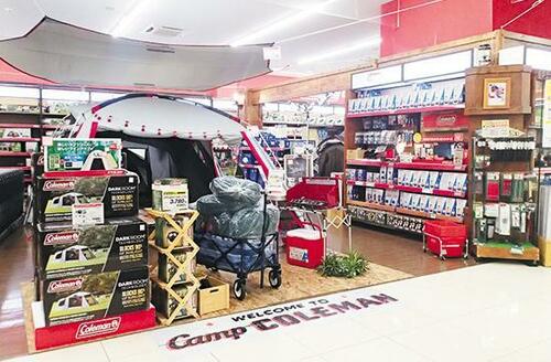 売り場にあふれる“キャンプ道具”でも多すぎて何を買えばいいのか…