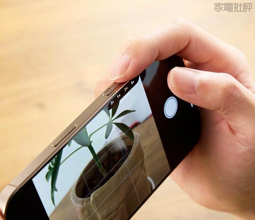 カメラコントロールでズームや露出を操作 ハイエンドスマホおすすめ イメージ