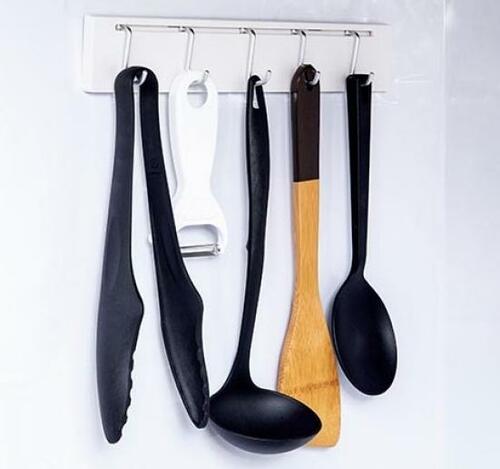 シールで貼れて可動式のレック「5連ツールフック」