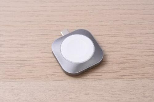 Satechi:USB-C Apple Watch 充電ドック:充電器