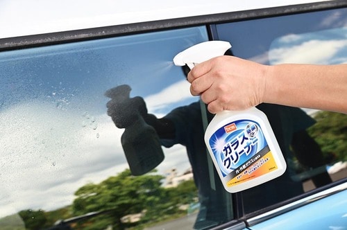 【1位】DCM「ガラスクリーナージェル 500ml 除菌プラス」 車用ガラスクリーナーおすすめ イメージ