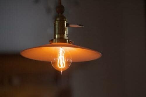 オシャレなインテリアにもなるおすすめのクリアLED電球3選 イメージ