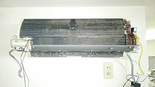 自動おそうじ機能だけではダメ?結果はやはり業者掃除は必要! エアコンおすすめ イメージ