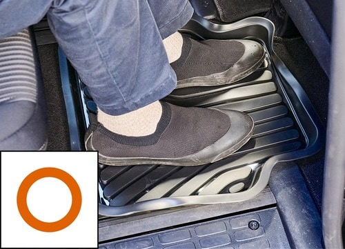 フロアにフィットし、ズレや滑りを防ぐ 車用フロアマットおすすめ イメージ