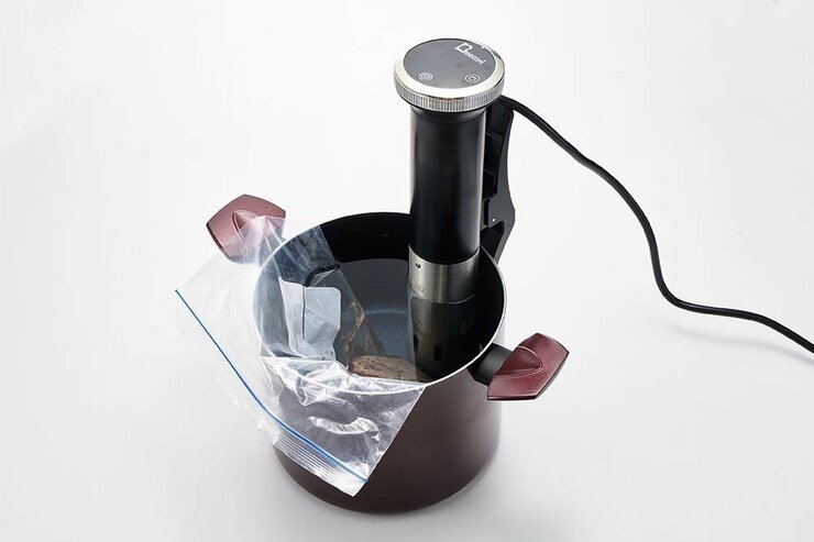 ボタンオンで絶品料理の完成！ おすすめ低温調理器はbeemyi「SV-8006」のイメージ