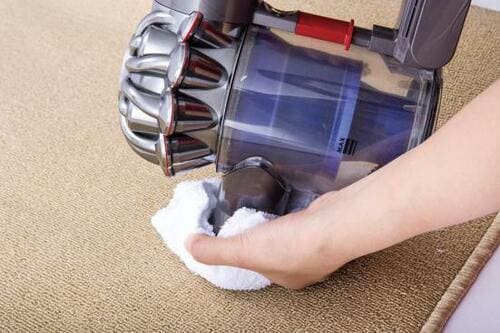 ステップ3：掃除機を当てる イメージ