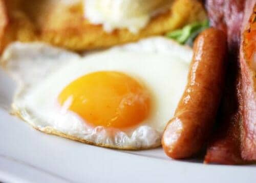 目玉焼きの時短グッズは レンジ内爆発で手間倍増 イメージ