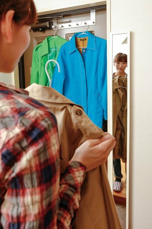 ⑲玄関や狭い部屋でも置ける横幅13cmのスリムなミラー イメージ